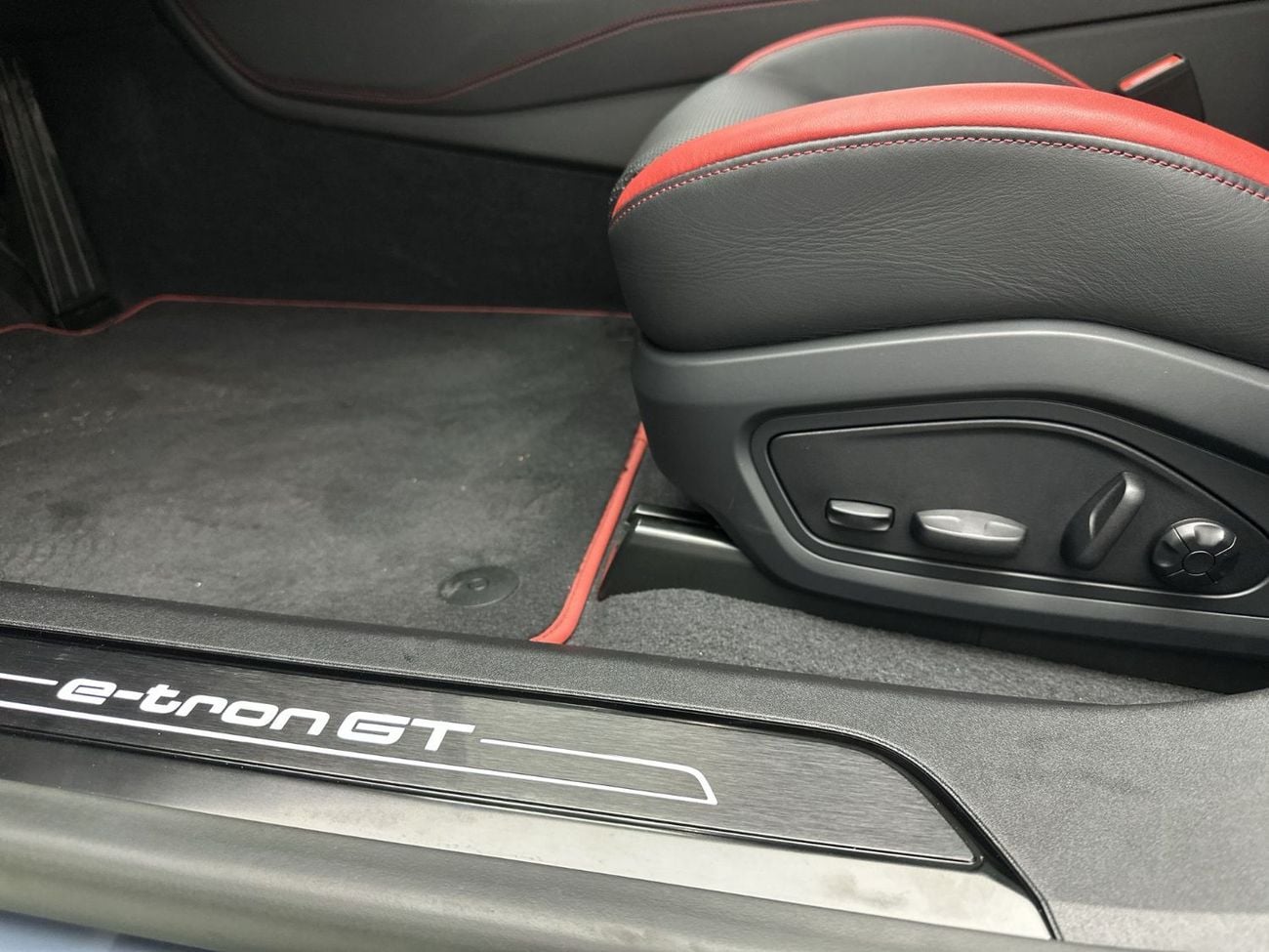 أودي إي ترون جي تي quattro 530hp Exclusive Edition (Ref# 07199)