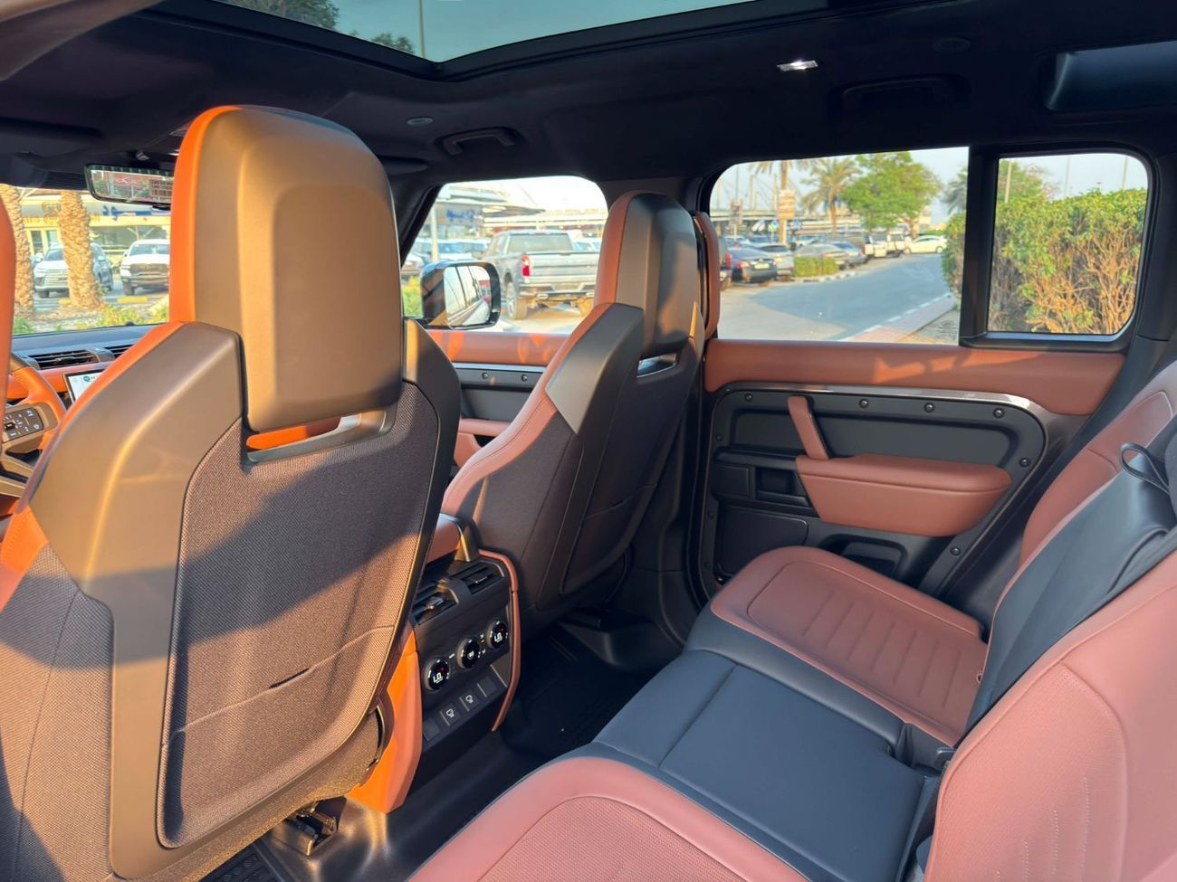 Land Rover Defender 110 P635 OCTA V8 **2025**GCC SPEC UNDER WARRANTY