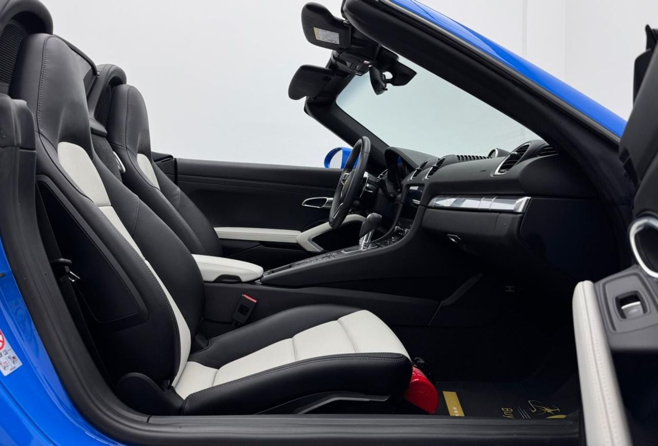 Porsche 718 Boxster Std 2.0L A/T 2024 Porsche 718 Boxster Convertible, June / 2026 Porsche Warranty, Excellent Condition