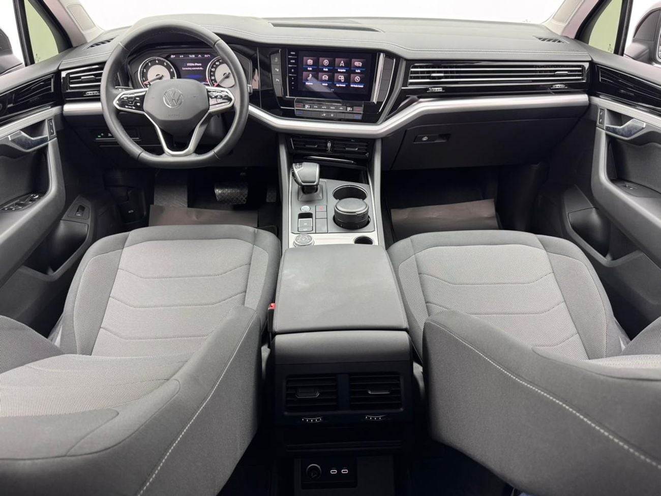 Volkswagen Touareg Trendline 3.0L 2021 Volkswagen Touareg Trendline, VW Service History, 1 Year Warranty, GCC