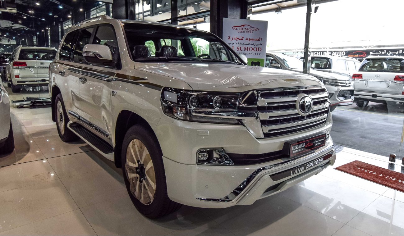 Toyota Land Cruiser VXS V8 5.7L White Edition