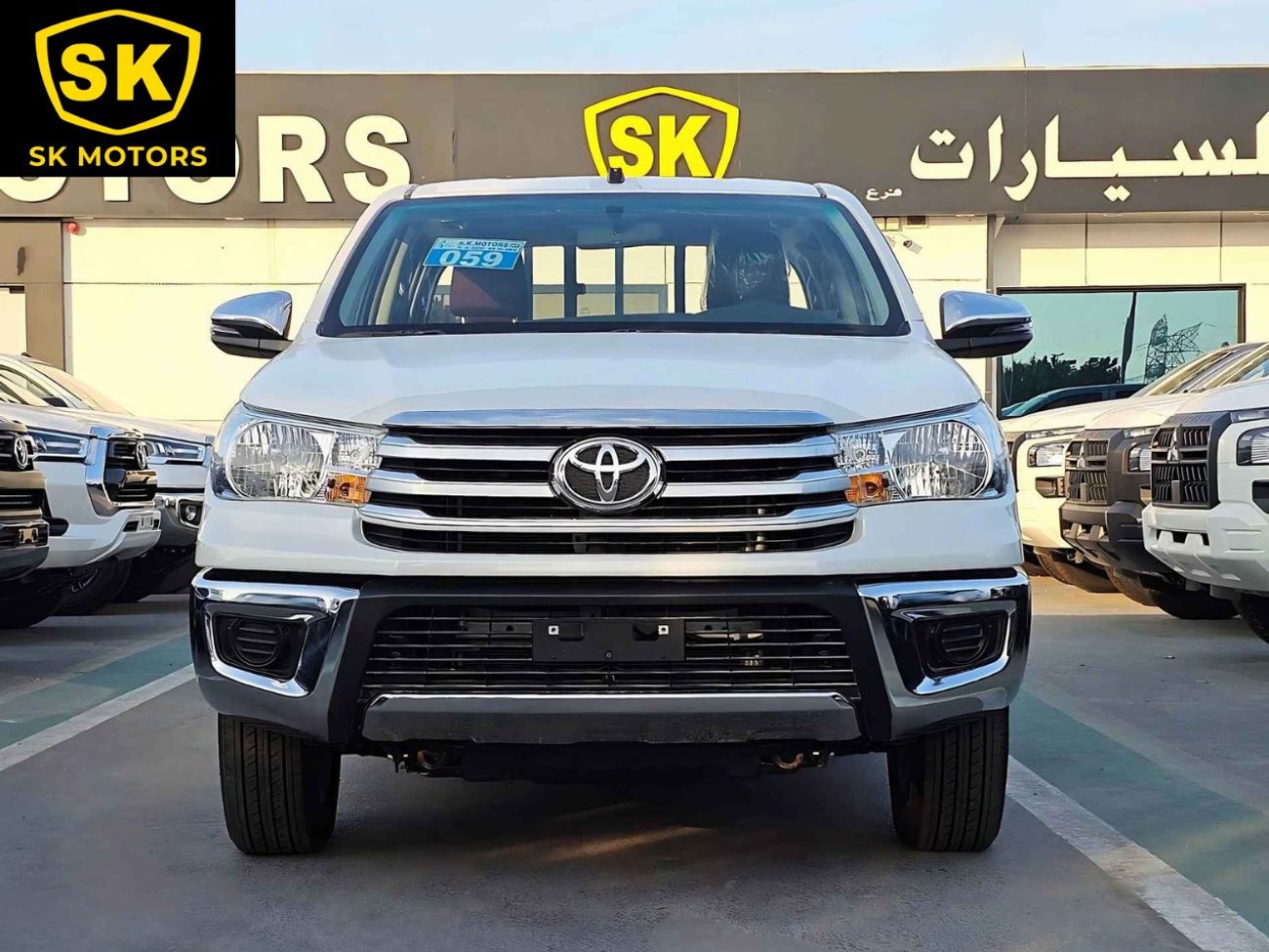 تويوتا هيلوكس SR5 / WIDE BODY / M/T / 2.7L V4 PETROL / PUSH START / FULL OPTION (CODE # 69005)