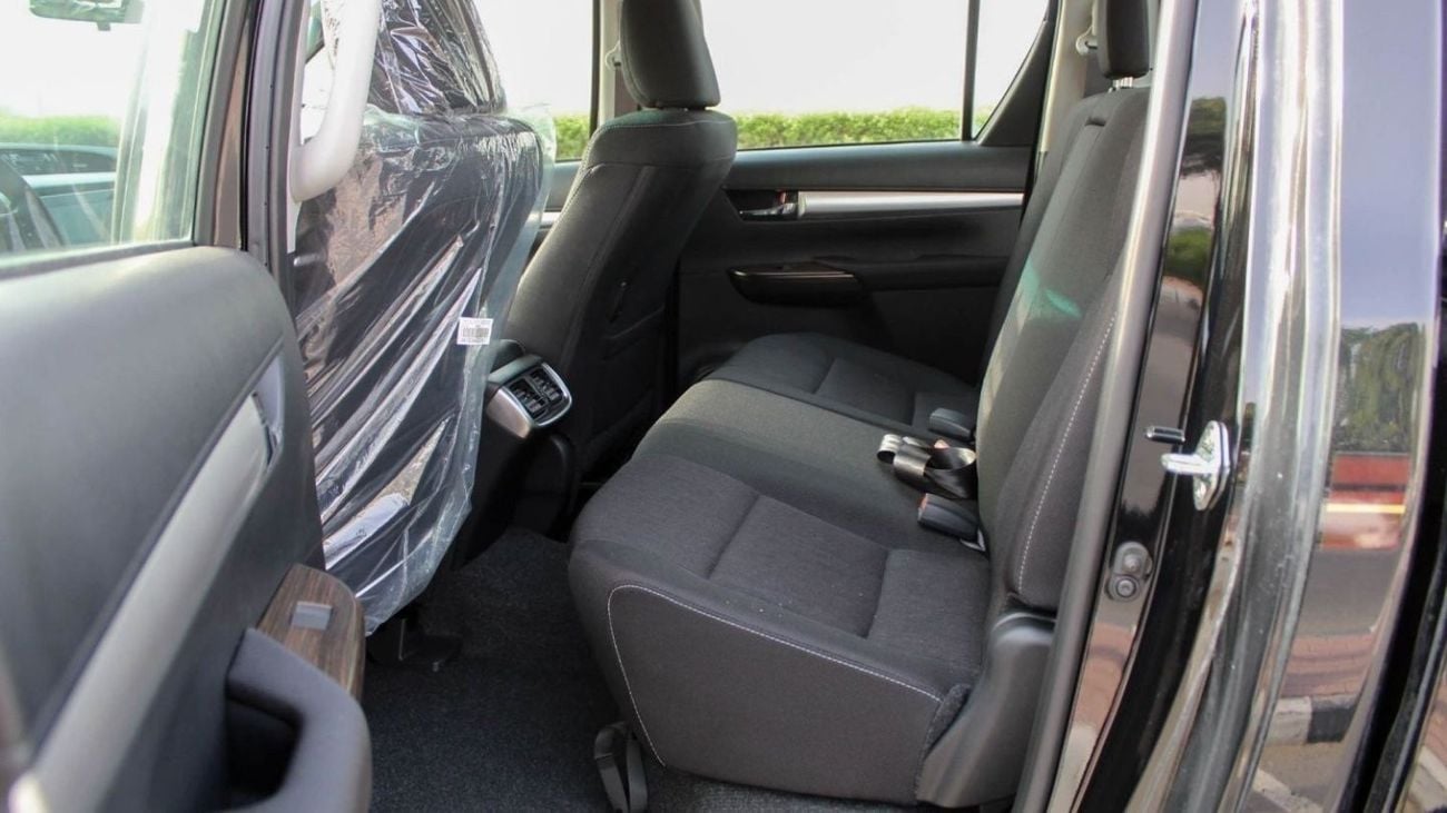 Toyota Hilux TOYOTA 2.4L D DC 4WD AT Full option