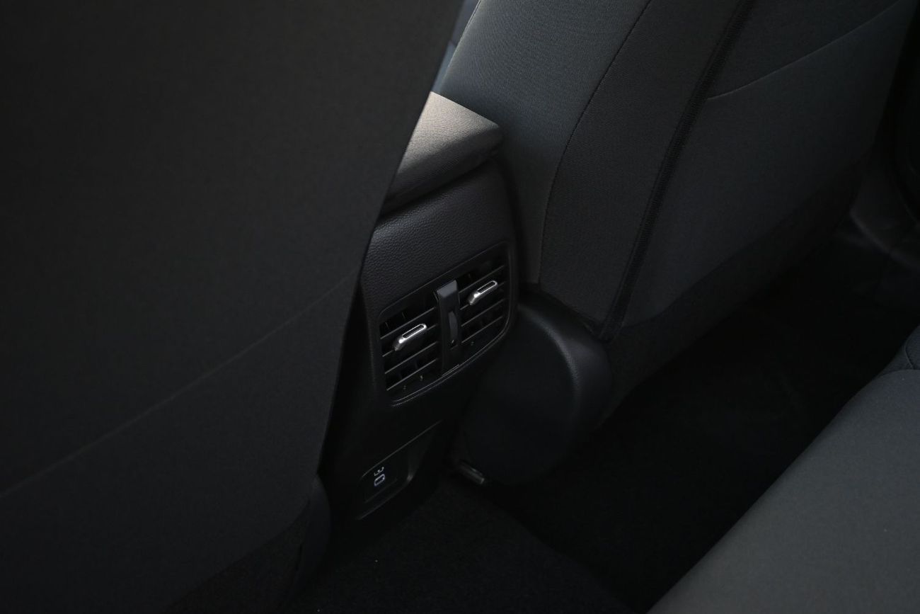 تويوتا ليفين Toyota Levin Luxury 1.8L Hybrid, FWD Model 2025