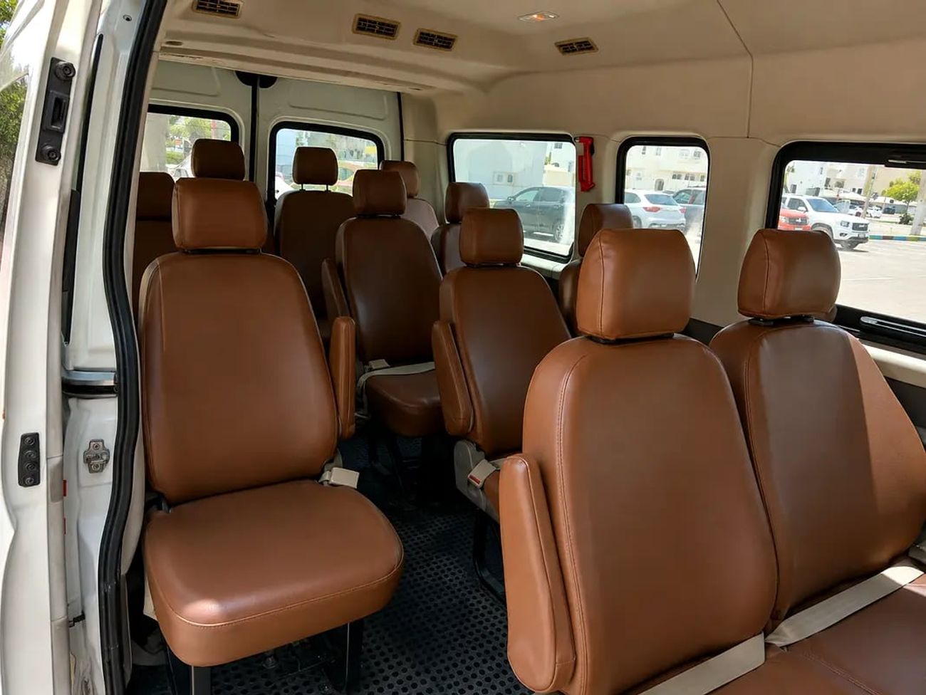 Maxus V80 Standard GCC Specs 15seats 2wd diesel