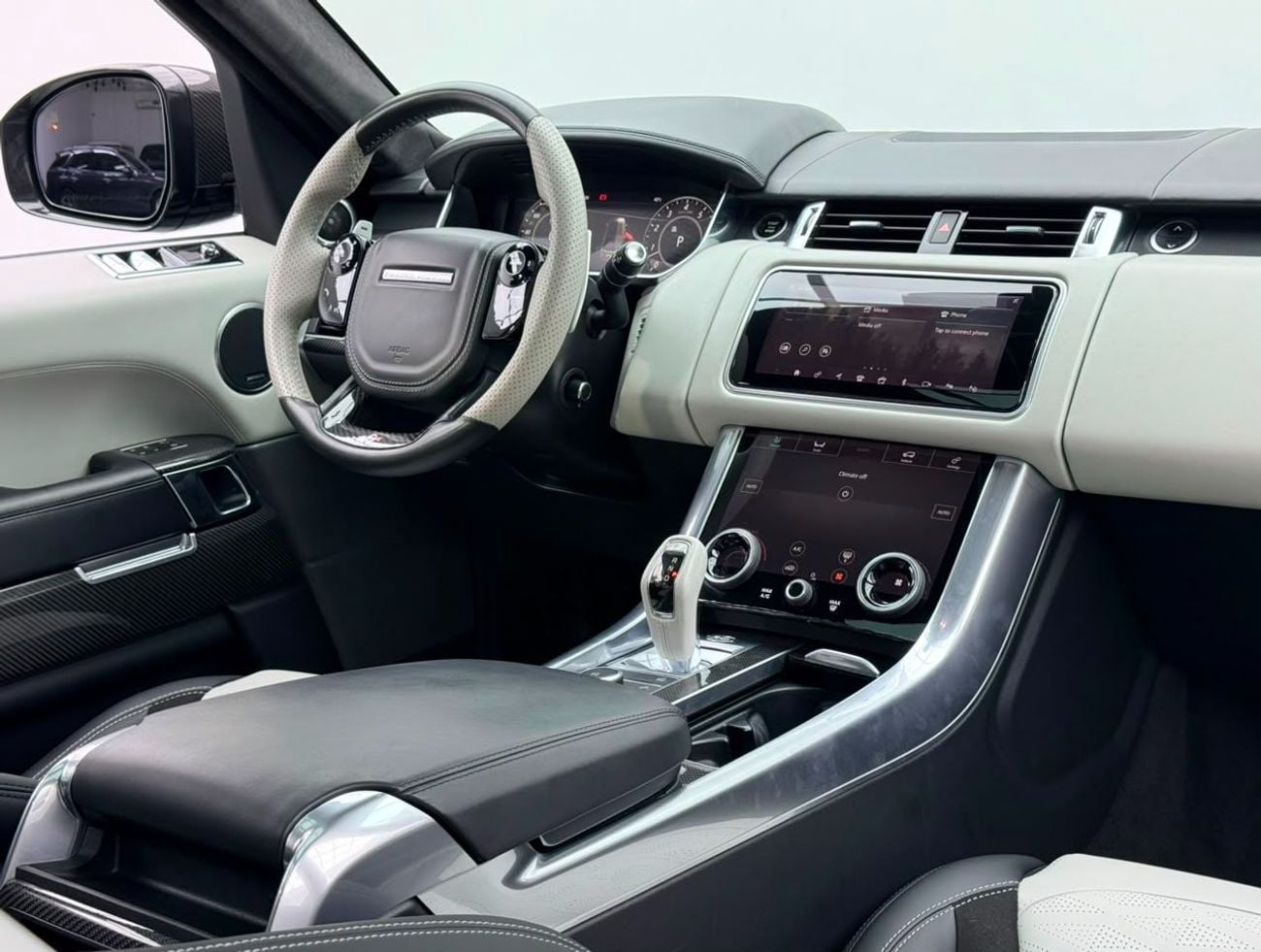 Land Rover Range Rover Sport SVR 2018 Range Rover Sport , Carbon Fiber Package, Fully Loaded, Excellent Condition, GCC