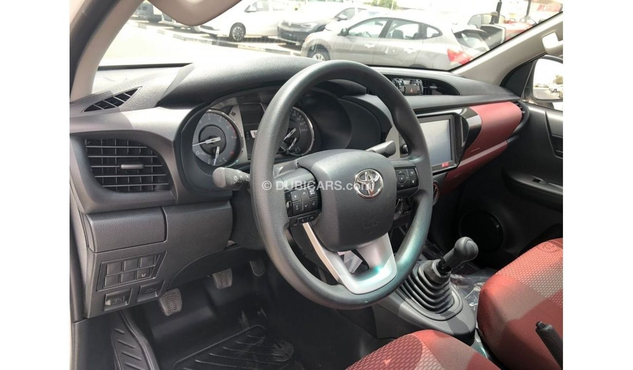 تويوتا هيلوكس تويوتا هايلكس 2.7 بنزين دفع رباعي 2023 عادي