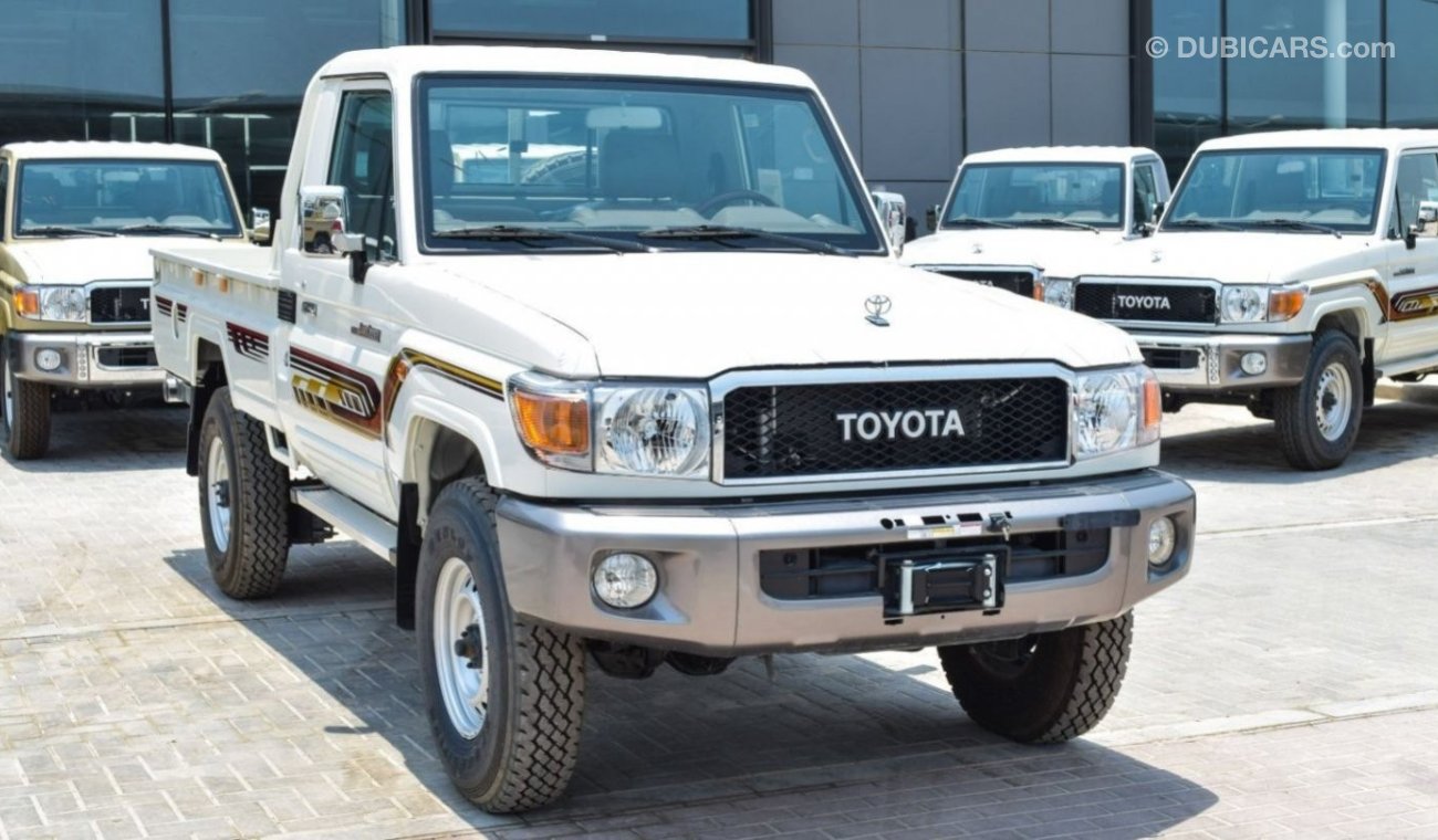 Toyota Land Cruiser Pick Up Toyota Land Cruiser Pick UpLX V6 4.0ltr,petrol winch, difflock, 4/4, power window, center lock, wood