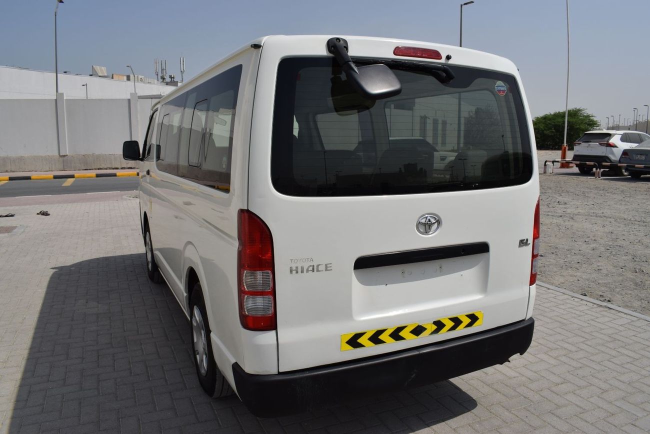 Toyota Hiace GL - Standard Roof Toyota Hiace 13 seat passenger van, model:2016. Excellent condition