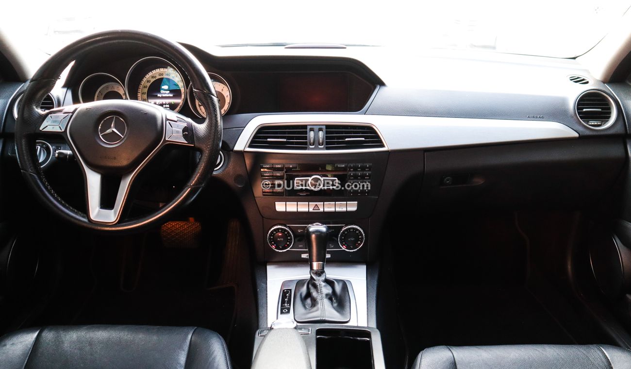 Mercedes-Benz C 200 Gulf panorama model 2013 silver color cruise control in excellent condition, you do not need any exp