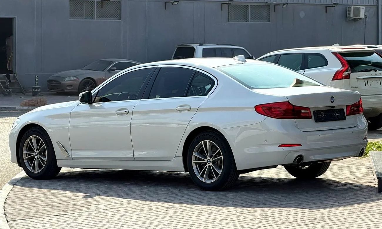 بي أم دبليو 520i MORYA JESWANI CARS FOR USED AUTOMOBILE TRADING CO.L.L.C