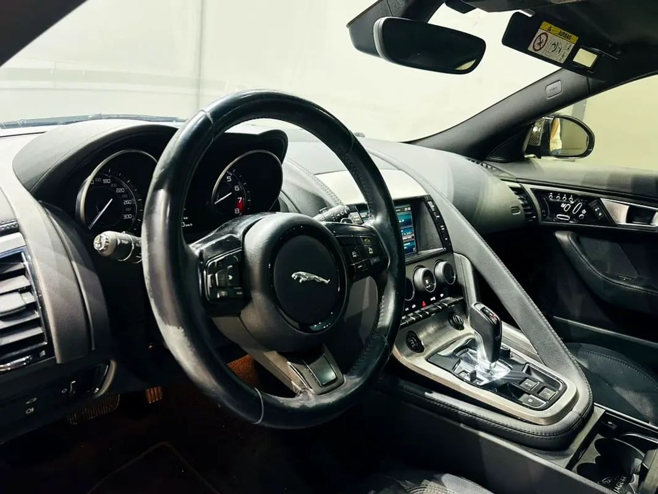 Jaguar F Type FTYPE V6 SUPERCHARGED GCC SPECS FULL SERVICE HISTORY FULL ORIGINAL PAINT