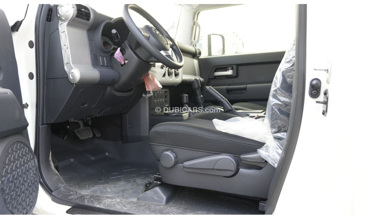 Toyota FJ Cruiser TOYOTA FJ CRUSIER 4WD 4.0L 2023 BASIC