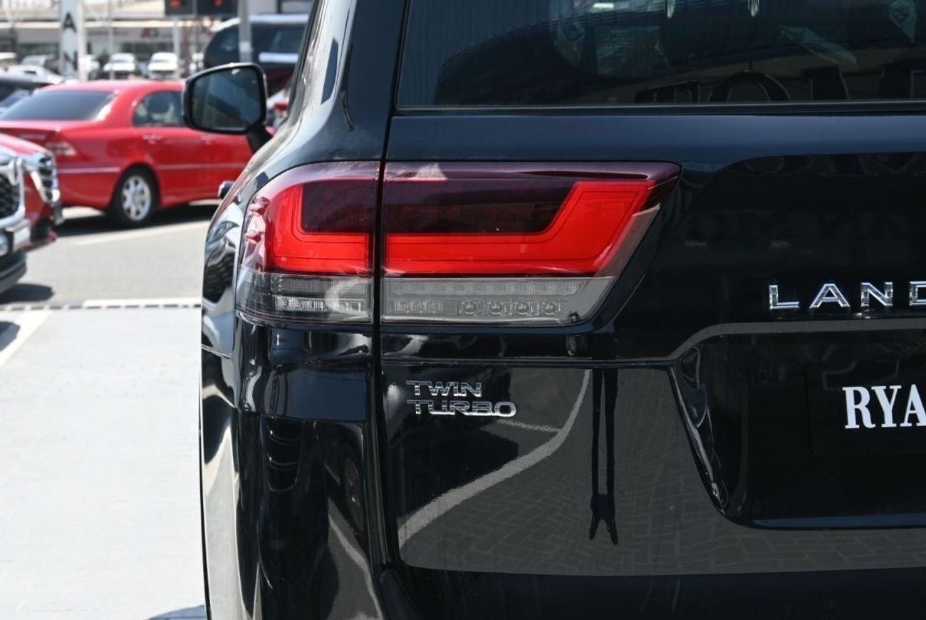 تويوتا لاند كروزر Toyota Land Cruiser VXR 3.5L TwinTurbo V6 Petrol, Color Black Model 2024