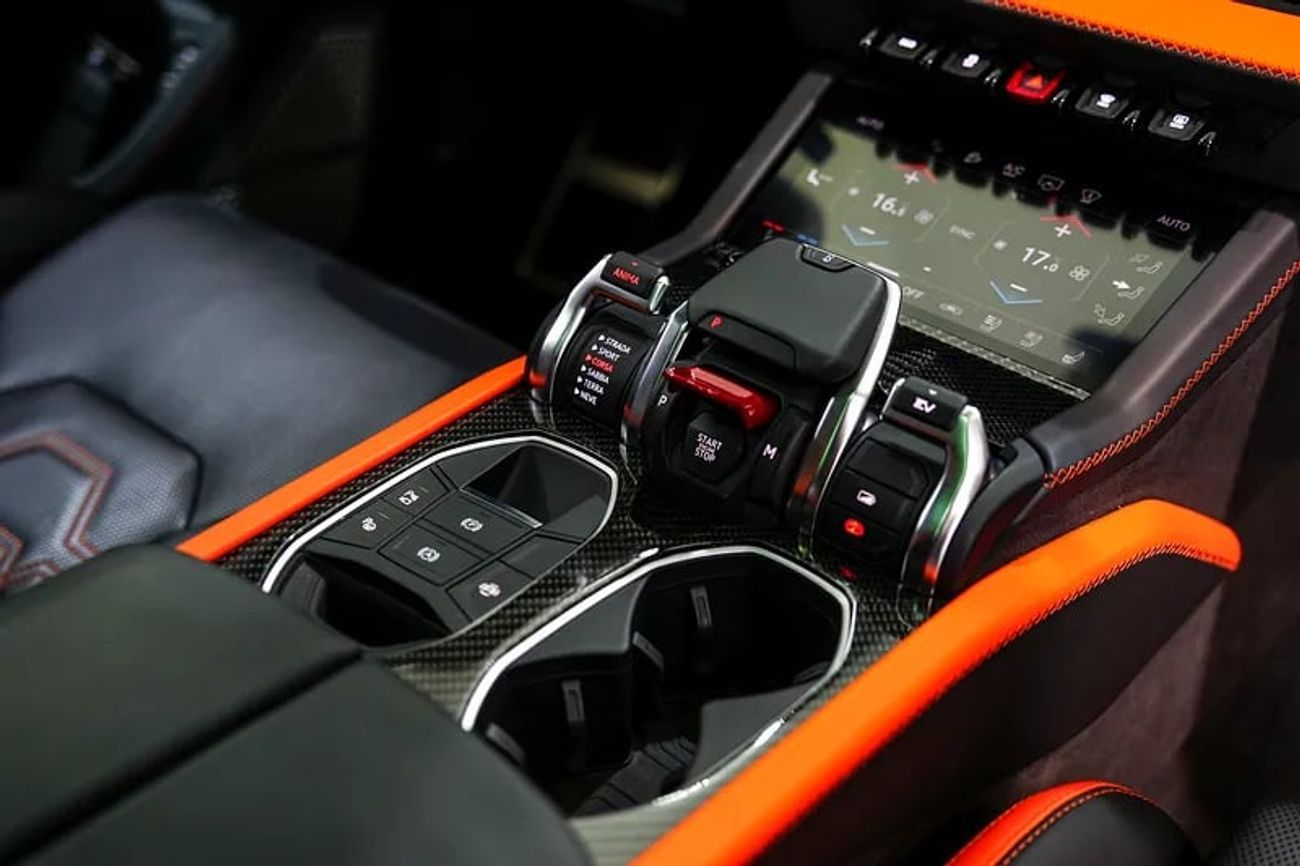 لامبورغيني اوروس SE Hybrid, New Facelift, Carbon Trim, Bang N Olufsen Audio