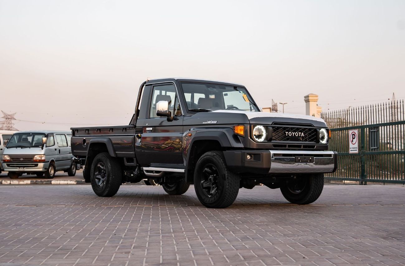 تويوتا لاند كروزر بيك آب 2025 Toyota Land Cruiser LC 79 2.8L SC MT Diesel (Gray)