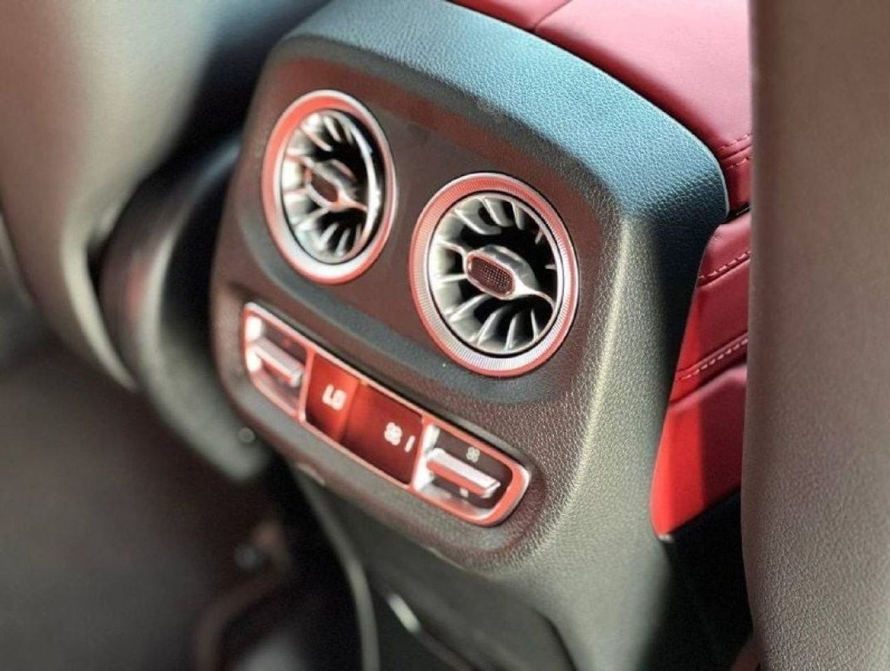 مرسيدس بنز G 63 AMG بريميوم + 4.0L V8 PTR A/T // 2022 // FULL OPTION WITH AMG KIT , 360 CAMERA // SPECIAL OFFER // BY FO