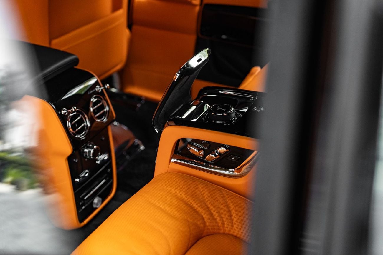 Rolls Royce Cullinan BLACK BADGE Fully loaded 2keys Original paint No Accident Under Warranty and Service Contract