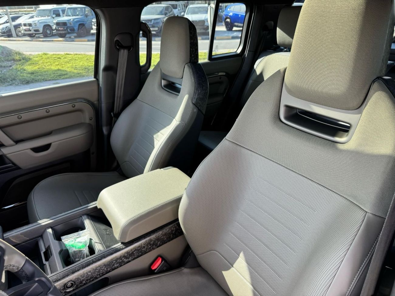 Land Rover Defender GCC SPEC OCTA EDITION UNDER WARRANTY AND SERVICE