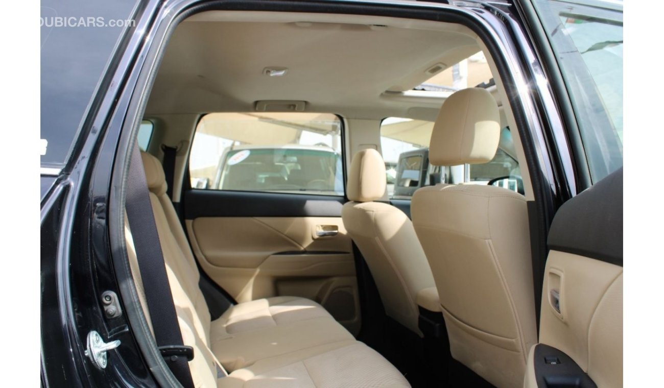 Mitsubishi Outlander GLX High ACCIDENTS FREE - GCC - FULL OPTION - V4 - SUNROOF - 7 SEATER - EXCELLENT CONDITION INSIDE O