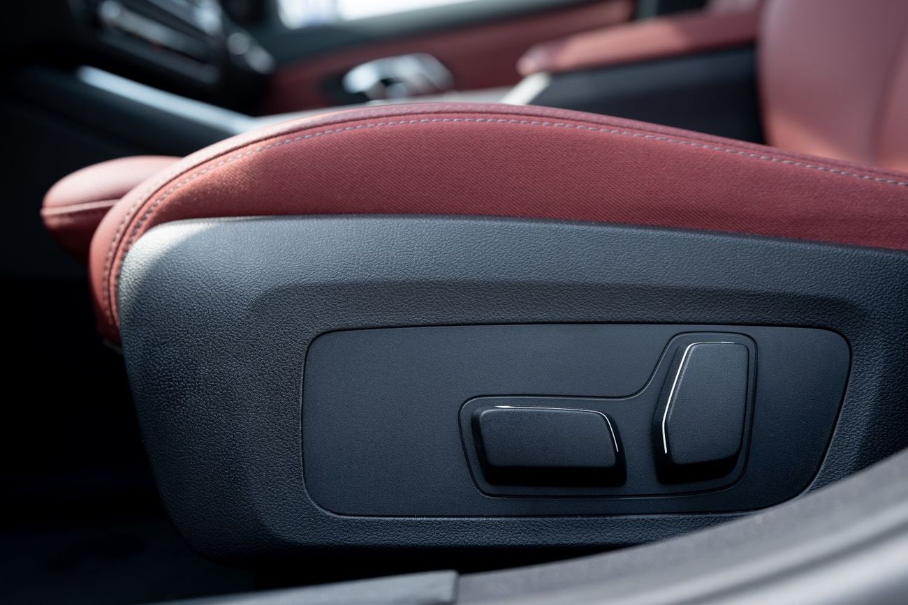 BMW 330i BMW 330Li M Sport Night Package 2025- BE