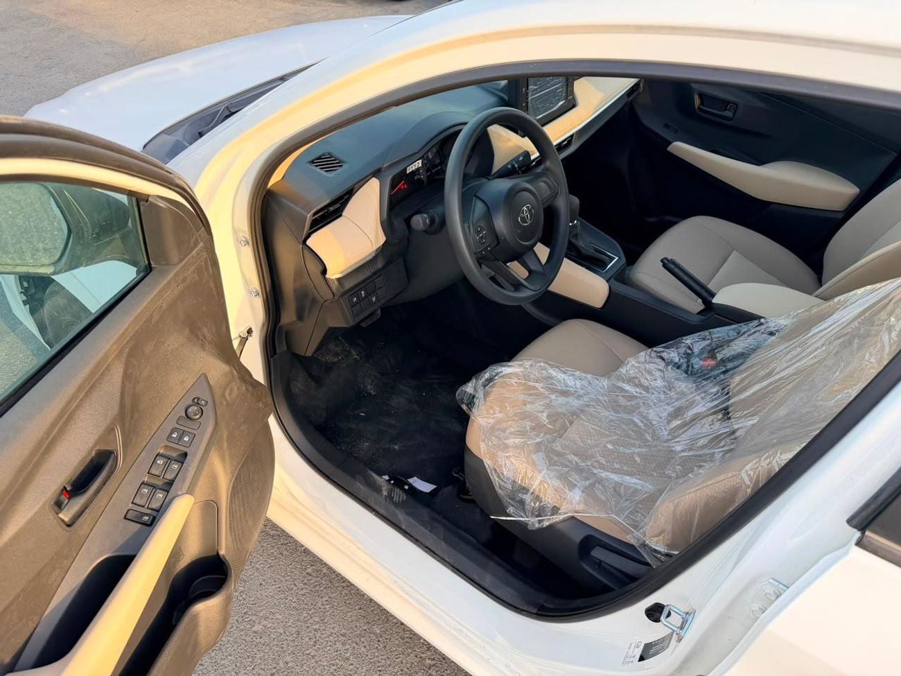 Toyota Yaris 2026 TOYOTA YARIS BASIC AT GCC SPEC WHITE