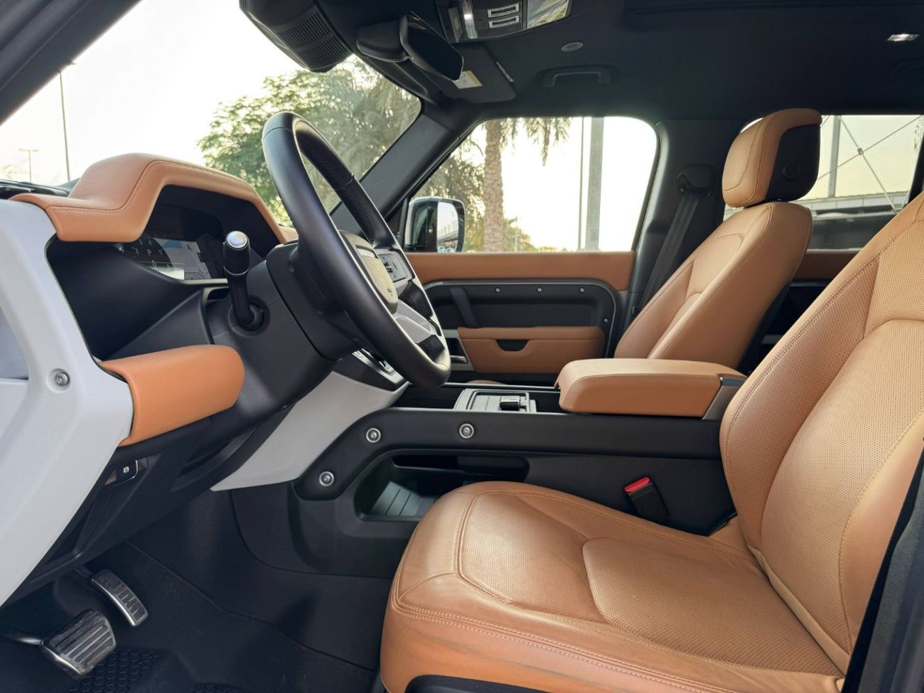 لاند روفر ديفندر 110 HSE P400 3.0L GERMAN SPEC NEAT AND CLEAN LESS KILOMETER