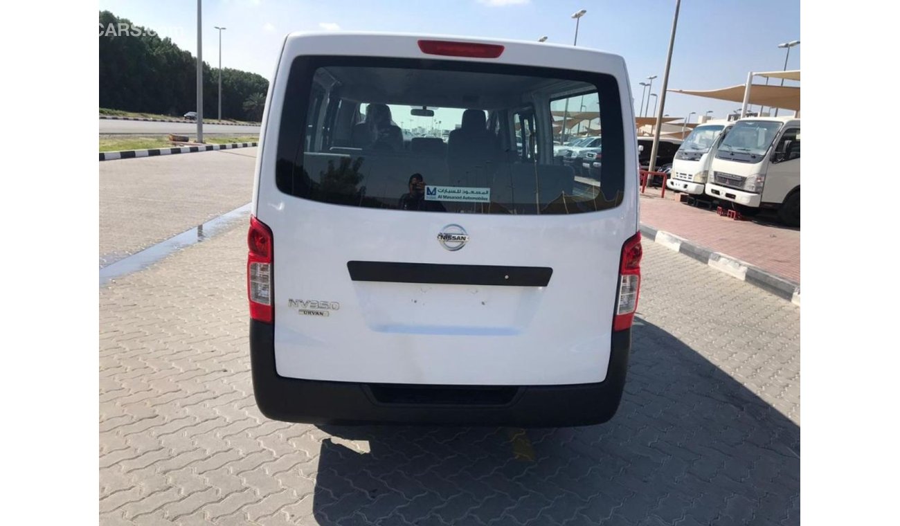 Nissan Urvan Nissan urvan 2015 gcc diesal 9 seat for sale