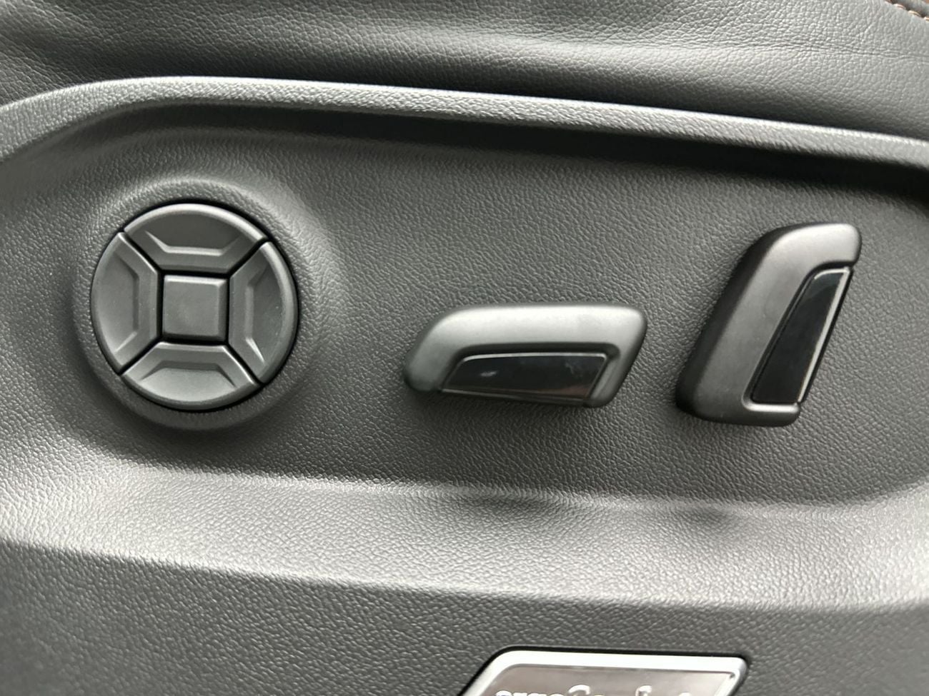 فولكس واجن طوارق 3.0T TL (340 HP) Touareg Elegance (Ref#00269) - 51,100 AED SAVINGS from New Car