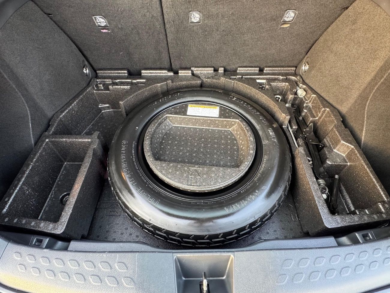 تويوتا CHR 2019 LIMITED KEYLESS AWD 2.0 CANADA SPEC