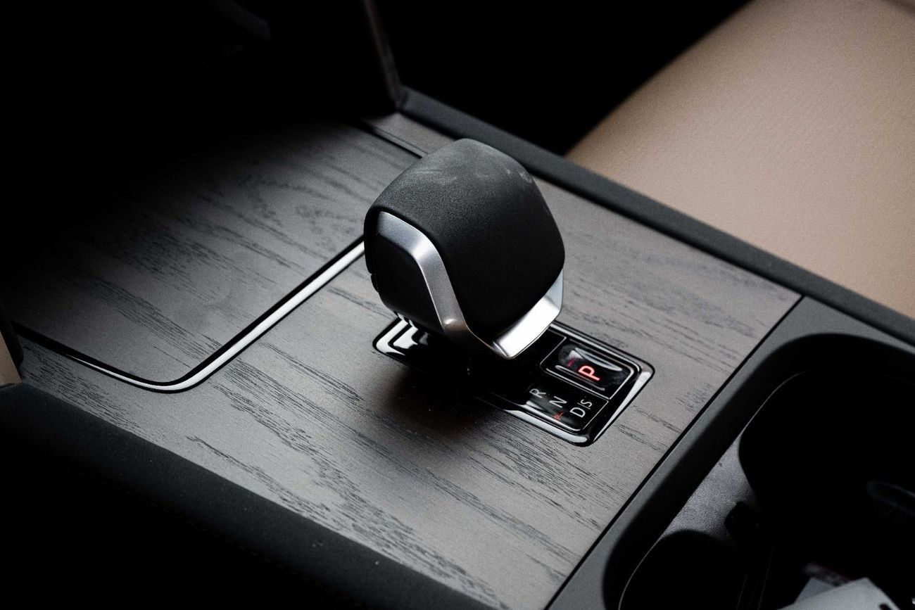 لاند روفر دسكفري سبورت 3,525 P.M  | 0% Downpayment | R-Dynamic SE P250!