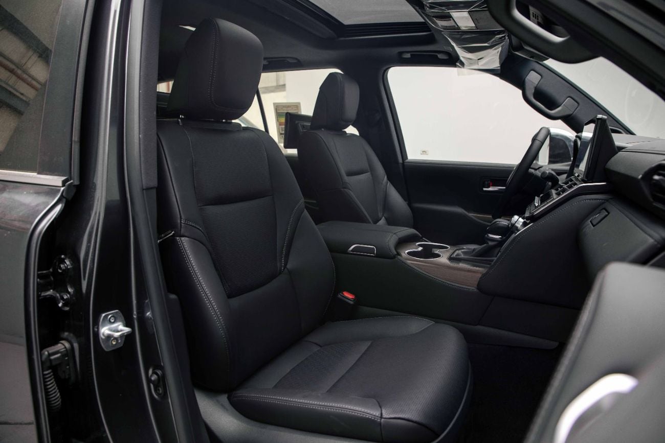 تويوتا لاند كروزر VX 3.3L - Grey Metallic Inside Black | Export Only