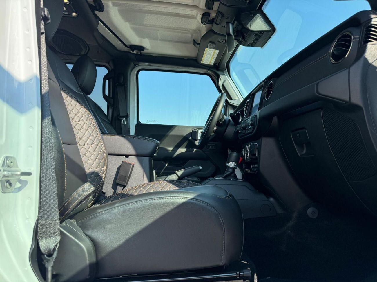 جيب رانجلر Wrangler 4XE 2.0L Turbo PHEV 2023 UAE Price @ 143,000 AED