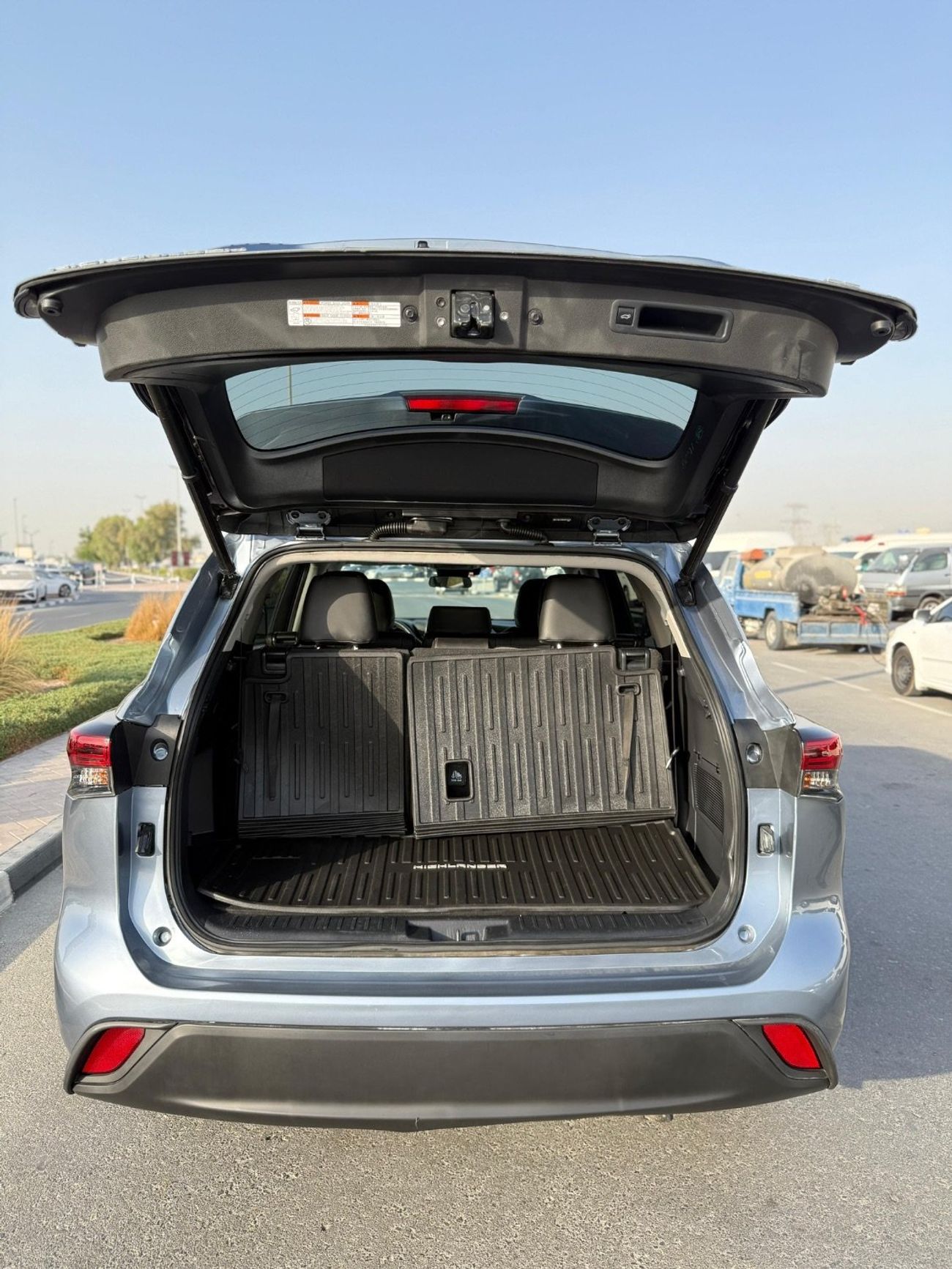 Toyota Highlander Hybrid leather seats,push start,blind spot