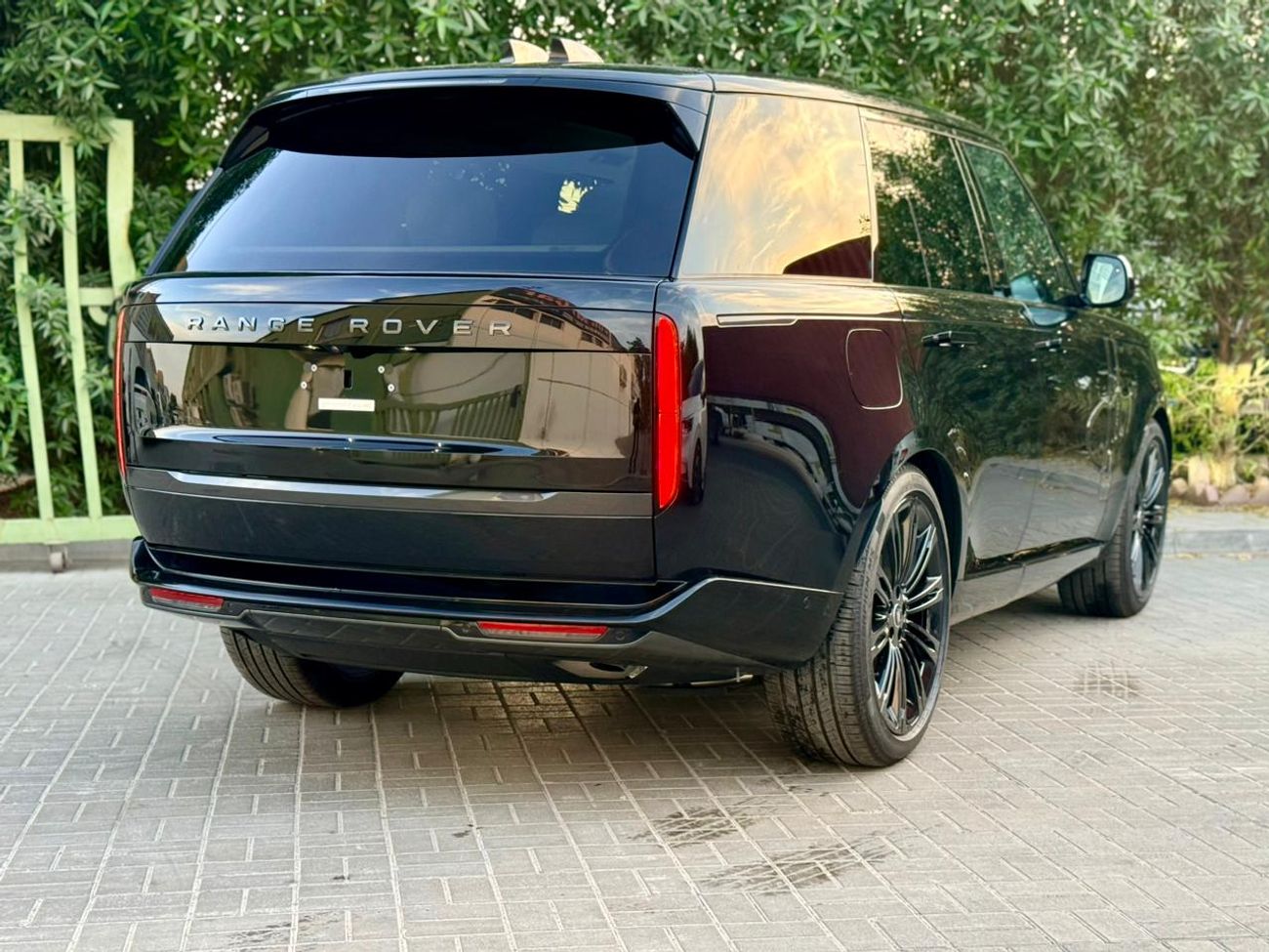 لاند روفر رينج روفر P400  2025