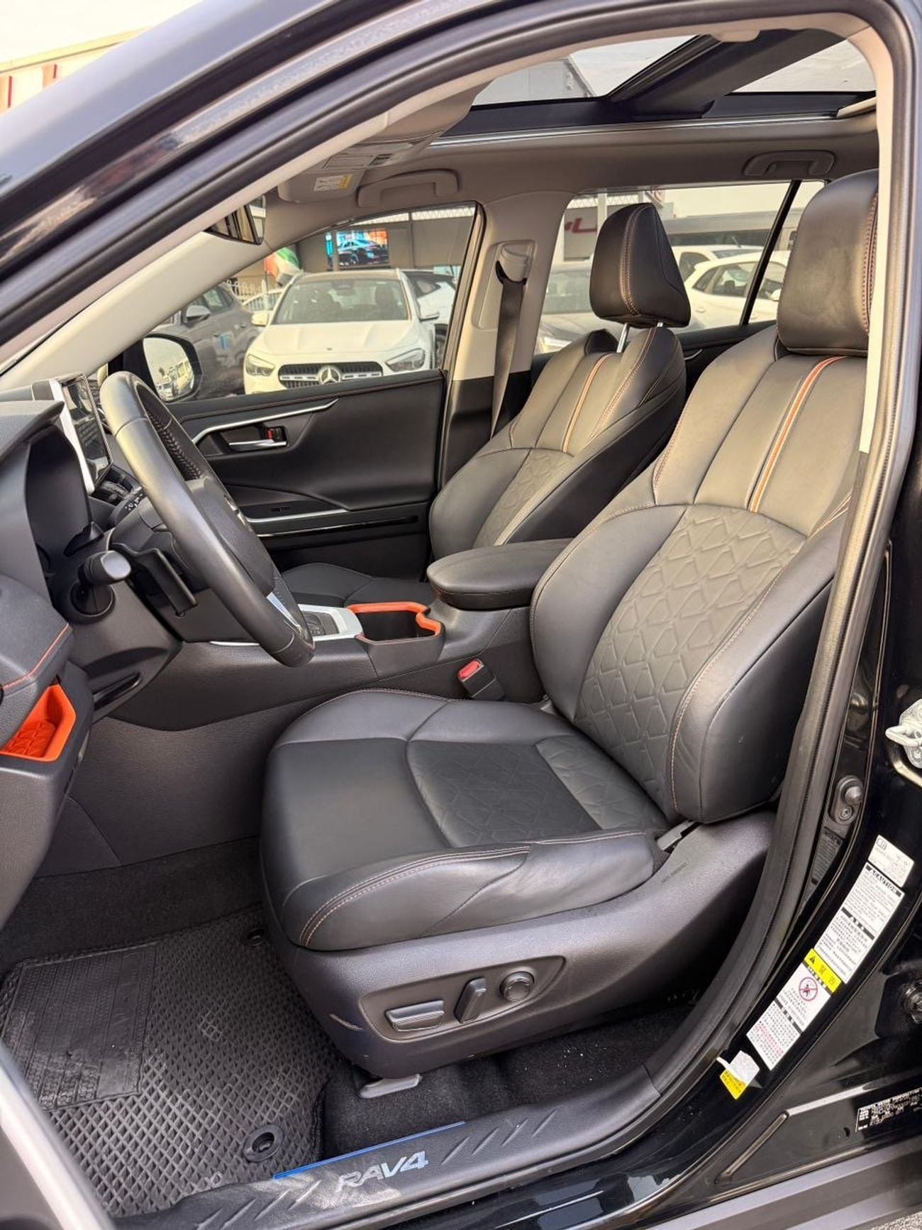 Toyota RAV4 Adventure 2.0 L Japanese Limited 2.0 L // panoramic, 360 camera full option