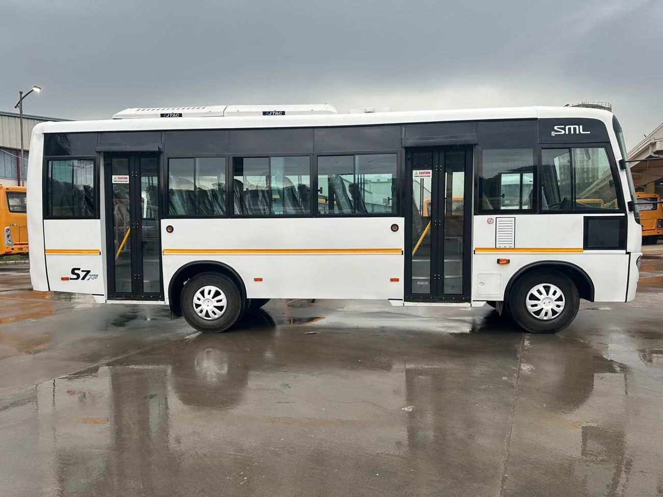 إس إم إل إيسوزو S7 بس SML-Isuzu S7 Bus 3455cc 33 SEATER Double Door AC Diesel MT