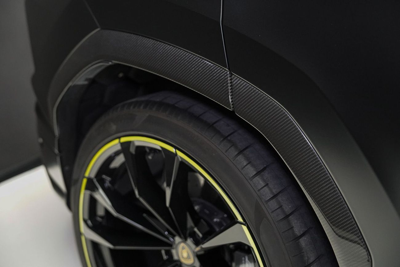 لامبورغيني اوروس Graphite Capsule