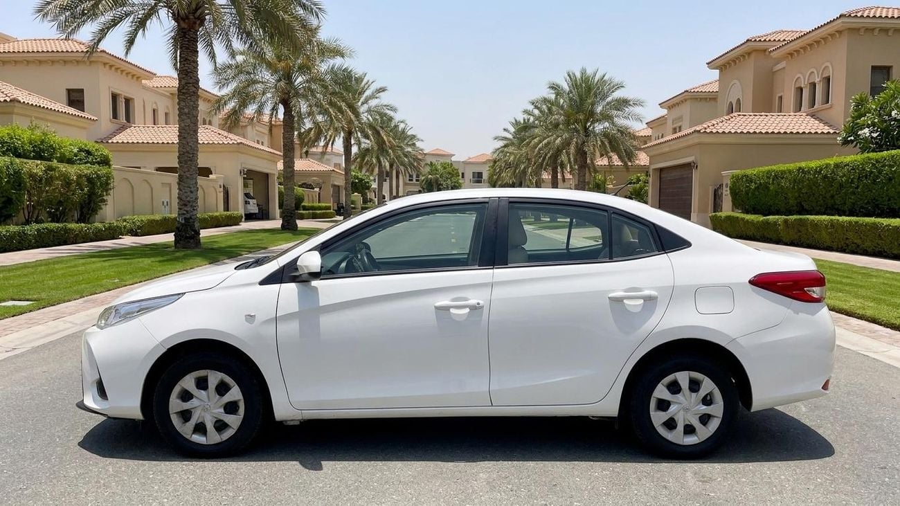 Toyota Yaris SE — фото 5