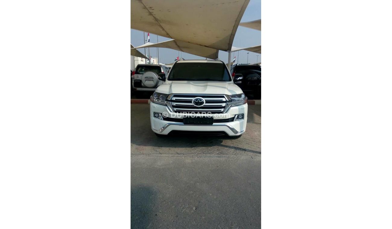 تويوتا لاند كروزر vxs WHITE EDITION