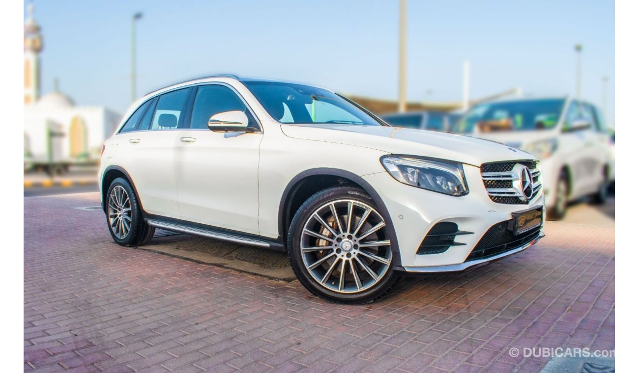 Mercedes-Benz GLC 300 2017 | MERCEDES GLC 300 | 4MATIC | GCC | VERY WELL-MAINTAINED | SPECTACULAR CONDITION | FLEXIBLE DOW