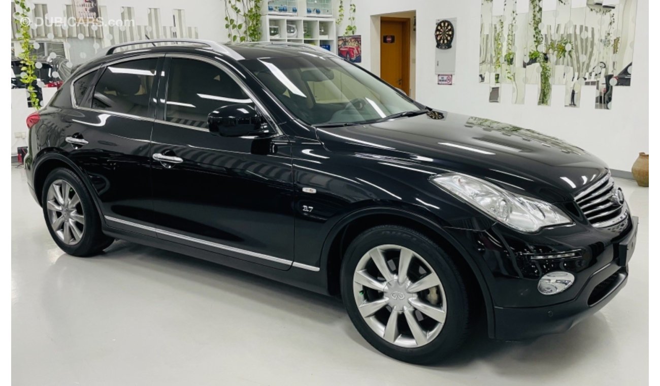 Infiniti QX50 GCC .. FSH .. Top Range .. Original Paint .. perfect Condition