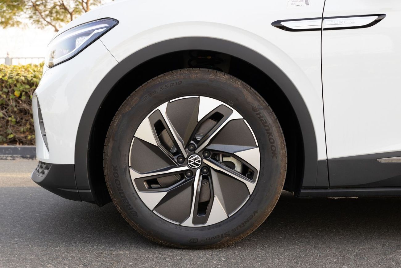 فولكس واجن ID.4 2022 VW ID4 Pure+ 19 بوصة FP - أبيض من الداخل أسود ورمادي | للتصدير فقط
