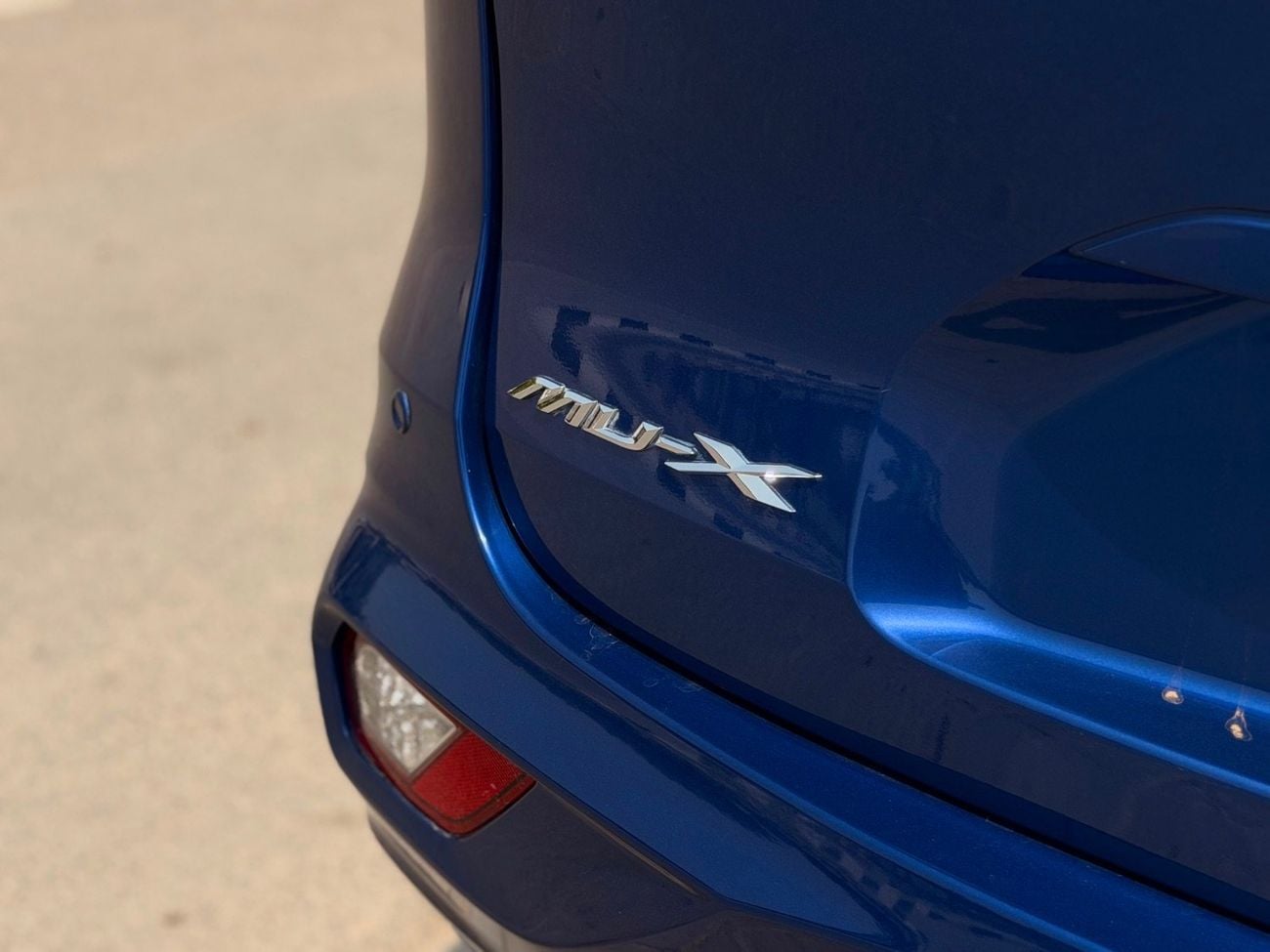 Isuzu MU-X HALF OPTION