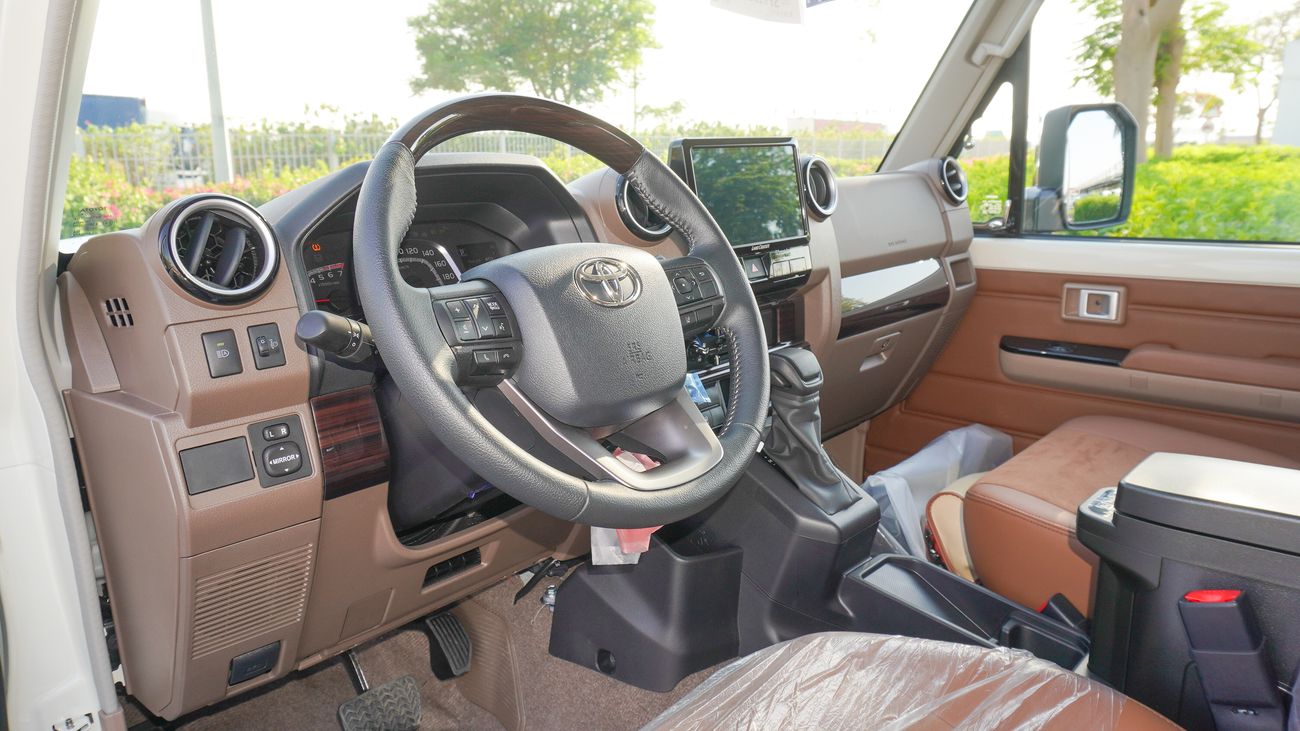 تويوتا لاند كروزر 70 LX 4.0L V6 A/T