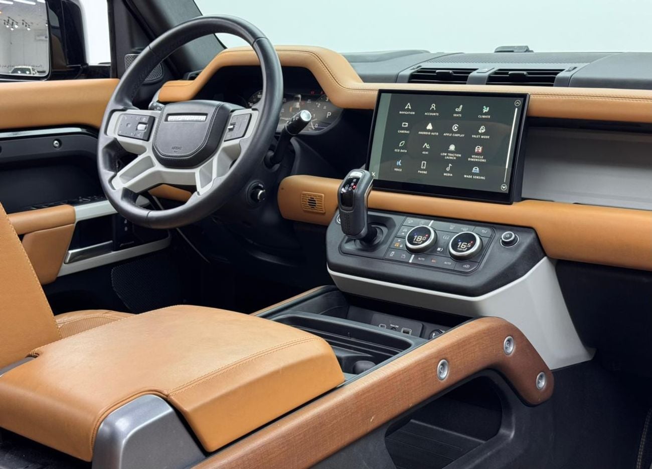 Land Rover Defender 2024 Land Rover Defender 110 HSE P400, 2029 LR Warranty, Full LR Service History, Low Km, GCC