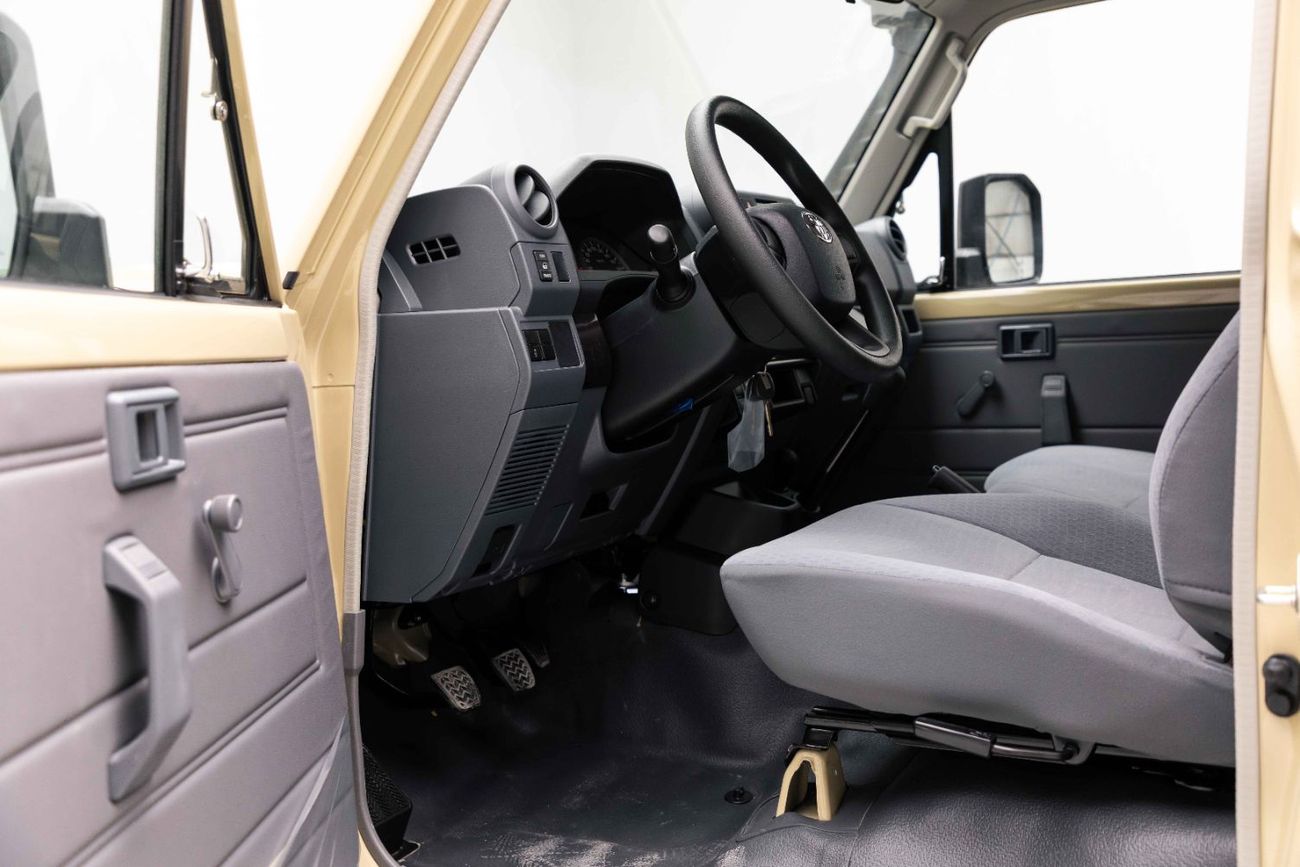 تويوتا لاند كروزر LC78 Hardtop 2.8L - Manual - Beige Inside Bluish Grey | Export Only