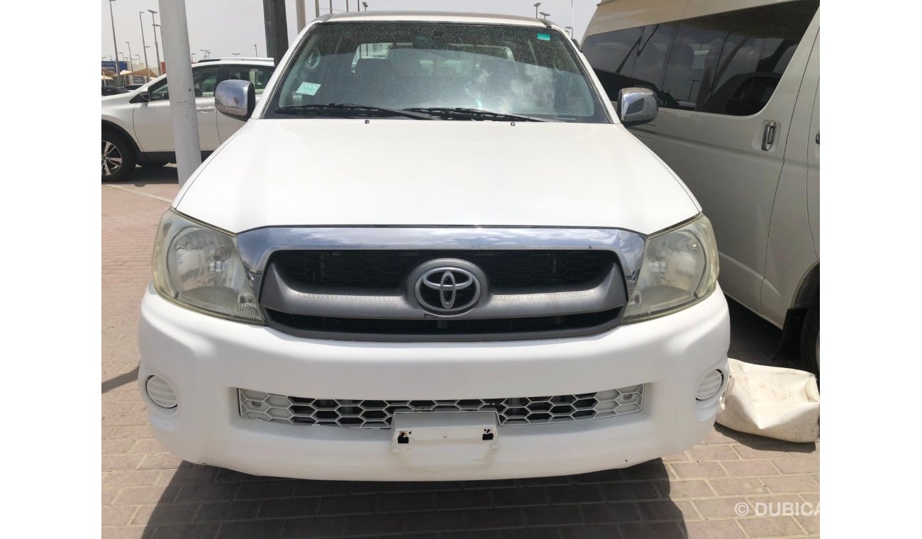 Toyota Hilux Toyota Hilux Pick up D/C 4x4, A/T, model:2009. Only done 80000 km