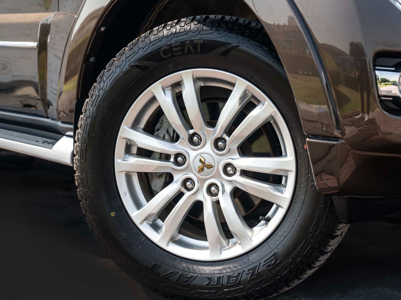 Mitsubishi Pajero AED 1,415 PM • PAJERO 3.8L V6 GLS TOP • GOLD EMBLEM PACKAGE • ONLY 58,000 KMS • PRISTINE CONDITION