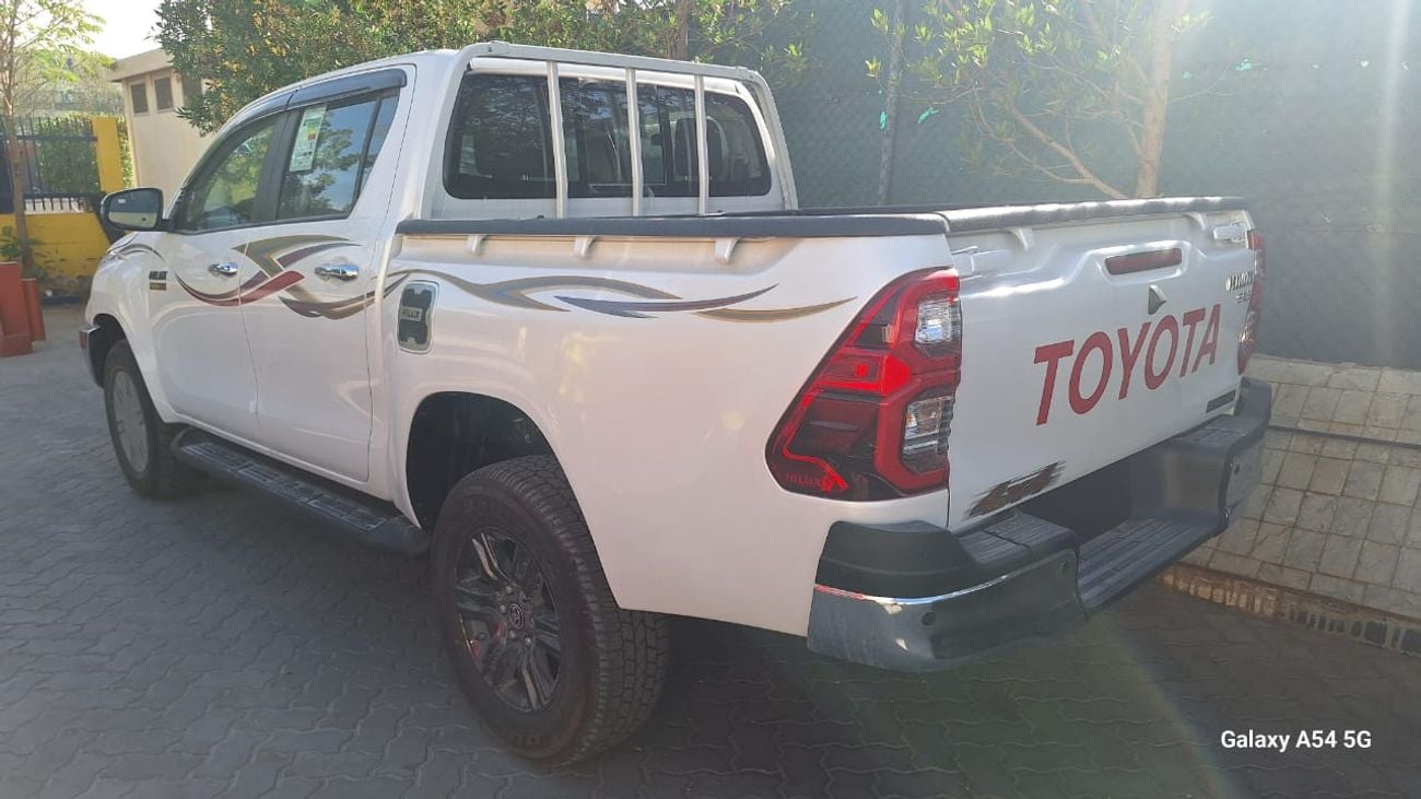 Toyota Hilux TOYOTA HILUX DC 2.4L DIESEL AT